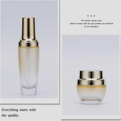 Chine Bouteille cosmétique en verre multifonctionnelle de pompe à vendre
