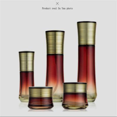 Chine Bouteilles privées d'air en verre de pompe de couleur de gradient, pots ISO9001 30g en verre Lidded à vendre