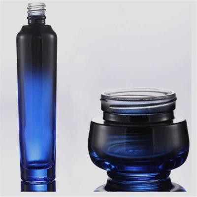 Chine Bouteille en verre cosmétique étanche lavable avec le jet 50ml ultra-léger 100ml 120ml à vendre