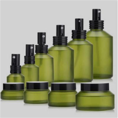 Chine Bouteille cosmétique en verre multifonctionnelle de pompe, bouteille privée d'air rotatoire vigoureuse de pompe à vendre
