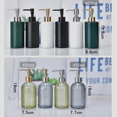Chine Bouteille en verre antirouille avec la pompe en métal, bouteilles en verre rechargeables Lidded pour le shampooing à vendre