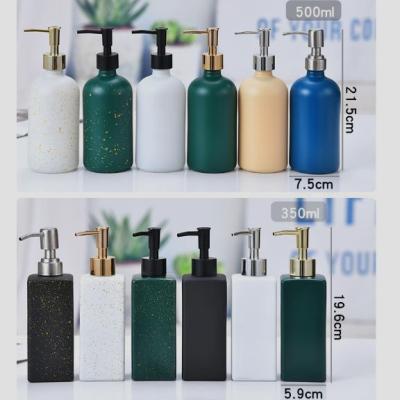 Chine Bouteille en verre antirouille avec la pompe en métal, bouteilles en verre rechargeables Lidded pour le shampooing à vendre