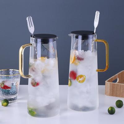 Chine Broc en verre résistant à la chaleur de l'eau ISO9001 avec le couvercle 550ml non toxique à vendre