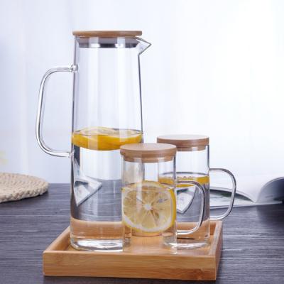 Chine L'ODM a épaissi à la mode multifonctionnel de cruche d'eau de carafe et d'ensemble en verre à vendre