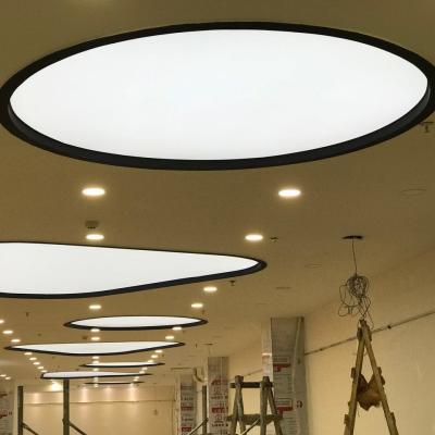 Chine Film de plafond en PVC à étirement de forme spéciale pour plafond intérieur plafond de centre commercial à vendre