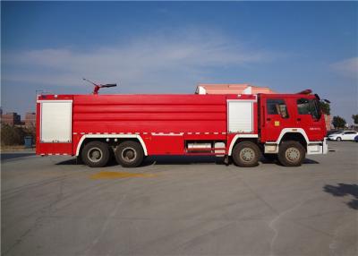 中国 8x4ドライブ米国Darleyポンプを搭載する巨大な容量24000kgの商業普通消防車 販売のため
