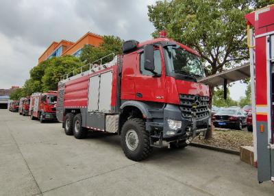 中国 水及び泡タンク3500kgが付いている軽量Q235Aの鋼鉄泡の普通消防車 販売のため