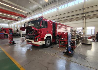 Chine CIMC rangée de camion de pompiers de bateau-citerne de l'eau de Changhaï Jindun double avec l'ouvrier chargé des pompes du feu (6000L/M) à vendre