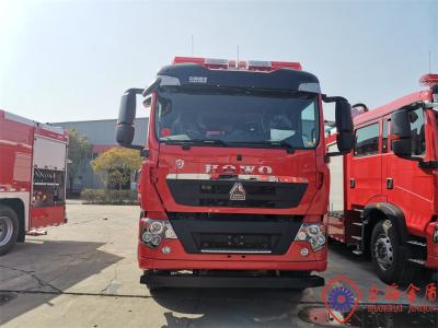 China Light Duty 4×2 Drive 8000L Foam Fire Fighting Truck With Manual Fire Monitor for sale