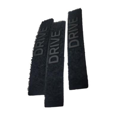 China Durable Garment Bag Accessories Black Custom Logo 3D Printing Embossed Magic Tape Rubber Labels For Clothing en venta