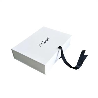 China Cajas de envío de encargo de la ropa de los zapatos del plegamiento de regalo de la camiseta blanca vacía de las cajas en venta