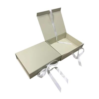 China Folding Empty Custom Packaging Box Cardboard Box With Magnetic Lid for sale