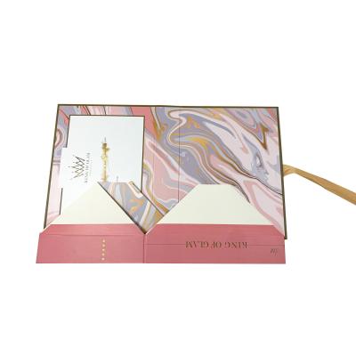 China Empaquetado de lujo de empaquetado de papel de la extensión del pelo del regalo de la caja del rosa rectangular en venta