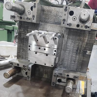 China Long Mold Life Precision Injection Molding with EDM and Milling Machining for sale