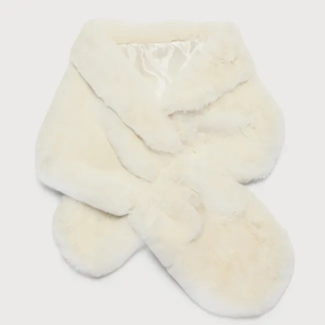 White faux fur stole packaging and presentation