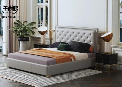 China Las piernas europeas de la cama del metal del diseño del botón del estilo apoyan la cama de plataforma del dormitorio en venta