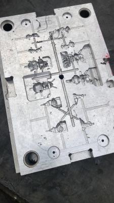 Chine Le moulage par injection en acier de 718 matériels moule le moule de fourchette de cuillère de robot de 6+6 cavités à vendre