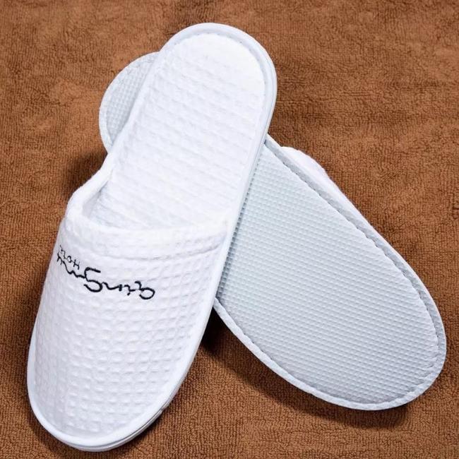 Luxury 4 Star Hotel White Disposable Embroidery Velvet Hotel Slippers