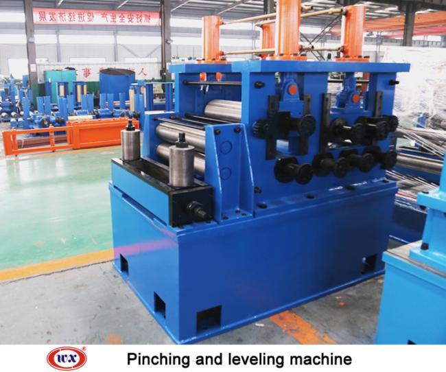 Pinching and leveling machine
