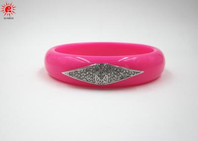 China Jóia simples à moda das mulheres da forma dos braceletes da pulseira da resina do encanto à venda