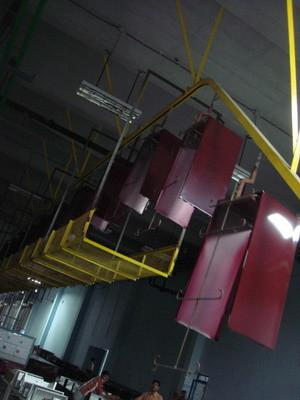 China Planta de fabricación del refrigerador del ahorro de espacio transportador de arriba en venta