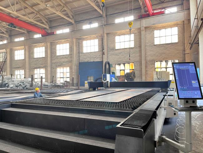 Manufacturing equipment and production line