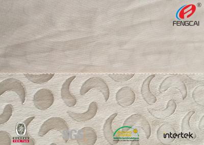 China Tela corta hecha punto grabada en relieve de la ropa del terciopelo para el camisón Pilling anti del invierno en venta