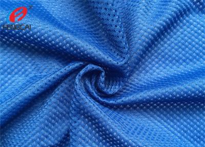 中国 100%ポリエステル織物によってブラシをかけられるスポーツのメッシュ生地、衣服のための網のライニングの生地の 販売のため