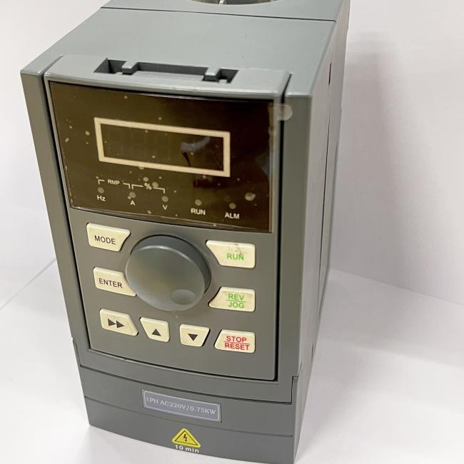 DECI brushless spindle motor inverter 750W frequency converter 1.5KW VFD