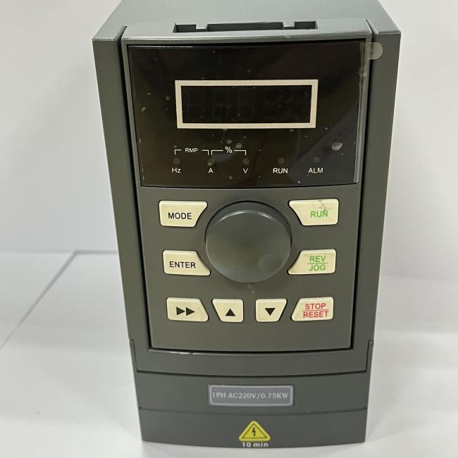 DECI brushless spindle motor inverter 750W frequency converter 1.5KW VFD