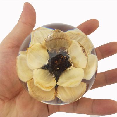 China Nature Clear Flower Paperweight , Resin Floral Paperweight Ball for sale