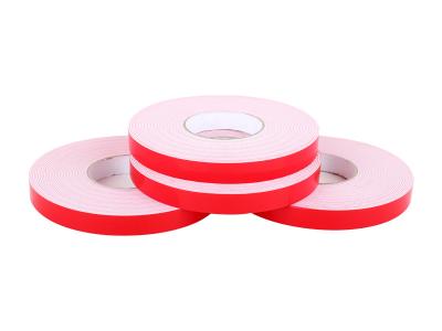 China El doble solvente de la espuma del pegamento PE echó a un lado papel rojo del silicio de la cinta auta-adhesivo ninguna impresión en venta