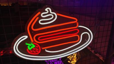 China AC240V Acrylic Custom Neon Signs 8×12mm Cuttable Triangle Cake Square Backboard for sale