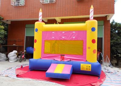 China Castillos inflables interiores/al aire libre, casa inflable de la torta del feliz cumpleaños para el partido en venta