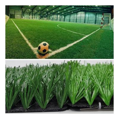 中国 40mmの50mm人工的なフットボールの泥炭SBRの偽造品の草のフットボール競技場 販売のため