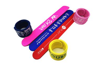 China Light Weight Silicone Slap Wristband Silk Screen Logo Processing Magnetic Clap Bands for sale