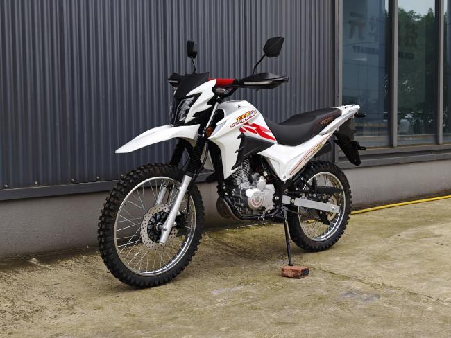 CG200CC off-road motorcycle front view