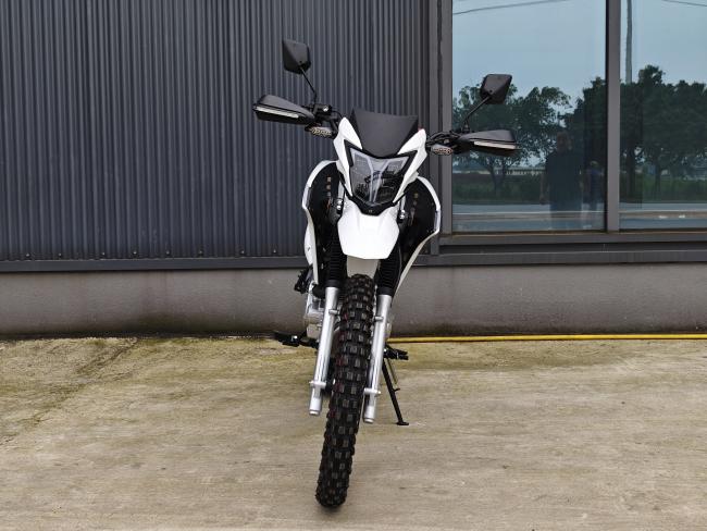 CG200CC off-road motorcycle side view