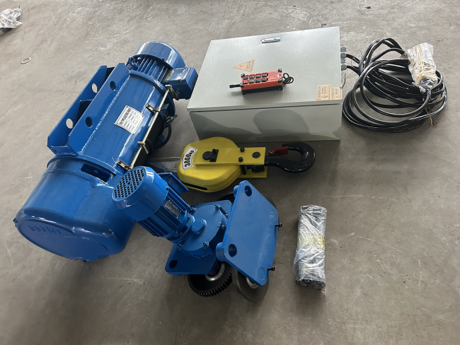 Technical diagram of wire rope hoist components