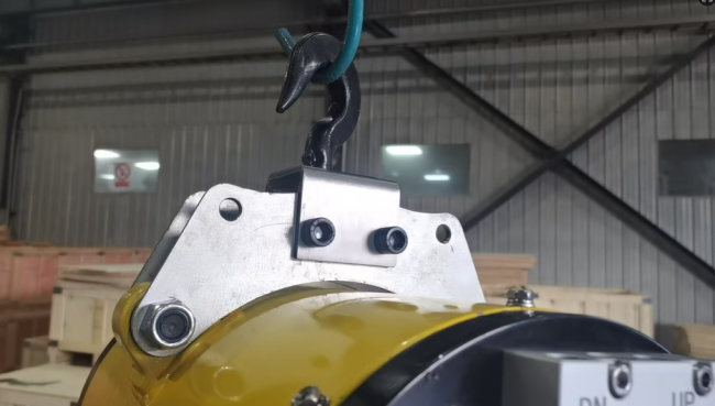 320 Kg Explosion-Proof Pneumatic Balance Hoist front view