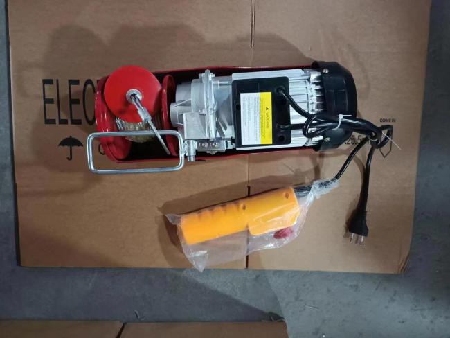 Mini Portable Electric Wire Rope Hoist in Operation