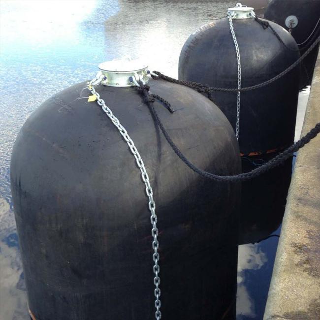 Vertical Submarine Fenders Semi_1 Vertical Submarine Fenders Semi_1