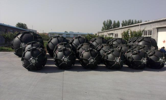 Dock Floating 50kpa 80kpa Yokohama Type Pneumatic Rubber Fender 3