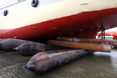 China 1.5*14mtr Marine Rubber Airbags For Boat Launching for sale