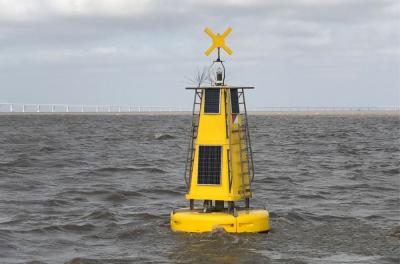 China Indicative Floating Polyethylene Or Steel Marine Navigation Buoys UV Resistant for sale