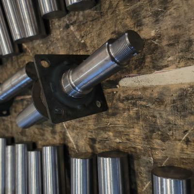 China 60mm 5000lbs Cylindrical Trailer Axle Spindles With Mount Plate for sale