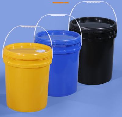 China Lightweight Plastic Oil Bucket in Various Colors Eco Friendly with Lid en venta