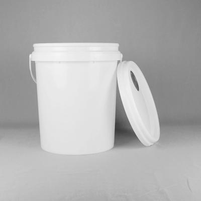 China Pinte el cubo plástico blanco apilable de empaquetado de 20 litros con la manija del metal en venta