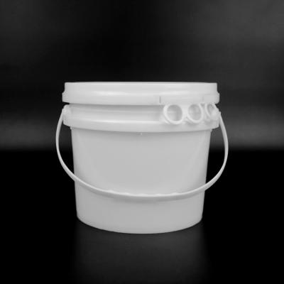 China 1 Gallon 19*17*17.2cm Round Plastic Bucket White With Plastic Handle for sale