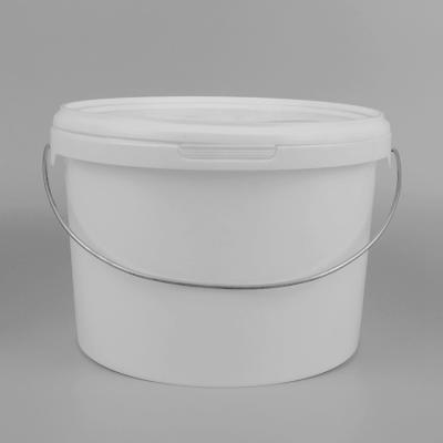 China 5 Liter Plastic Paint Bucket With Handle And Lid for sale